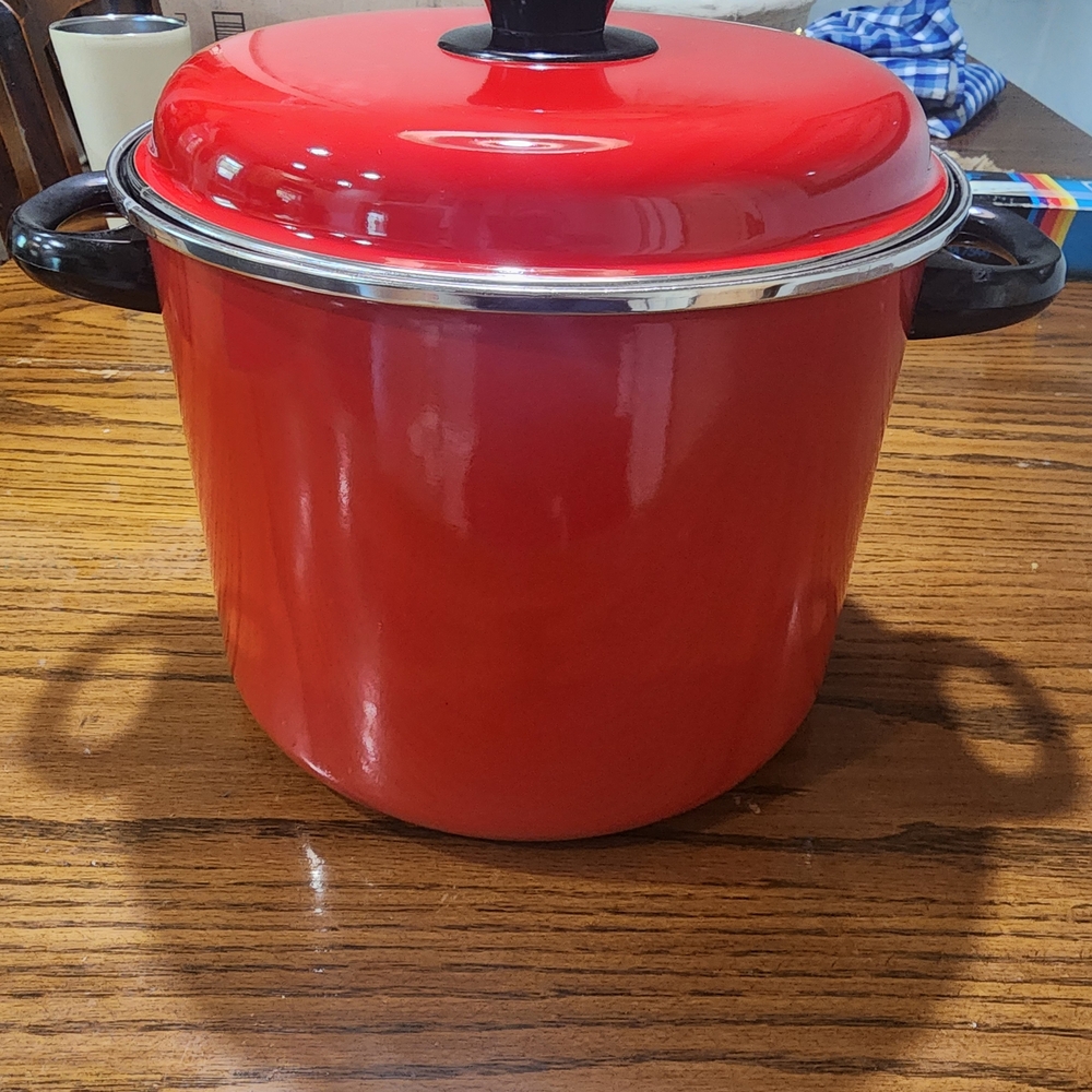 San Ignacio Red Porcelain Enamel Stock Pot 8QT EUC